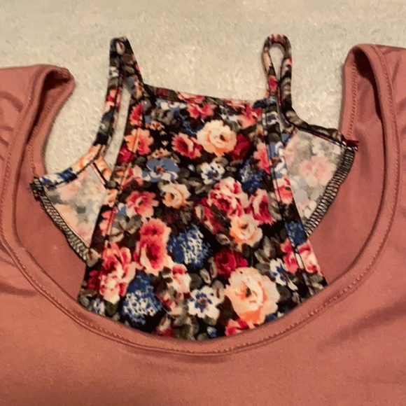 Cute top! - Picture 3 of 3